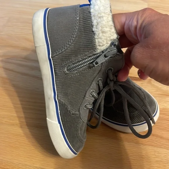 Toddler Grey Corduroy Faux Sherpa side zip high top shoes, GAP KIDS size 9 - Picture 7 of 8